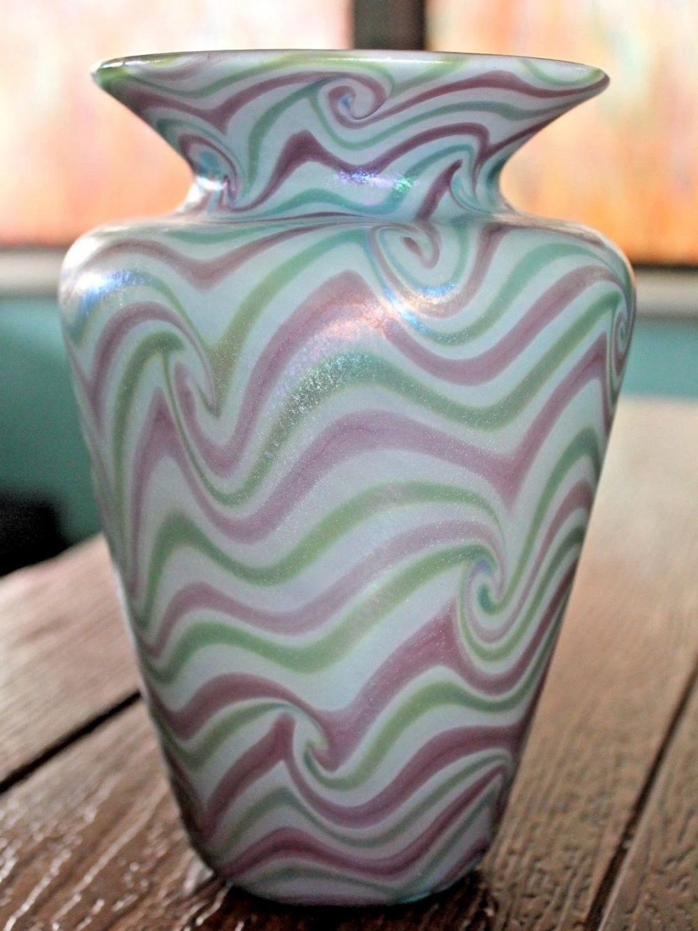 Stunning Vandermark! Vintage 1981 Iridescent King Tut Art Glass Vase Signed